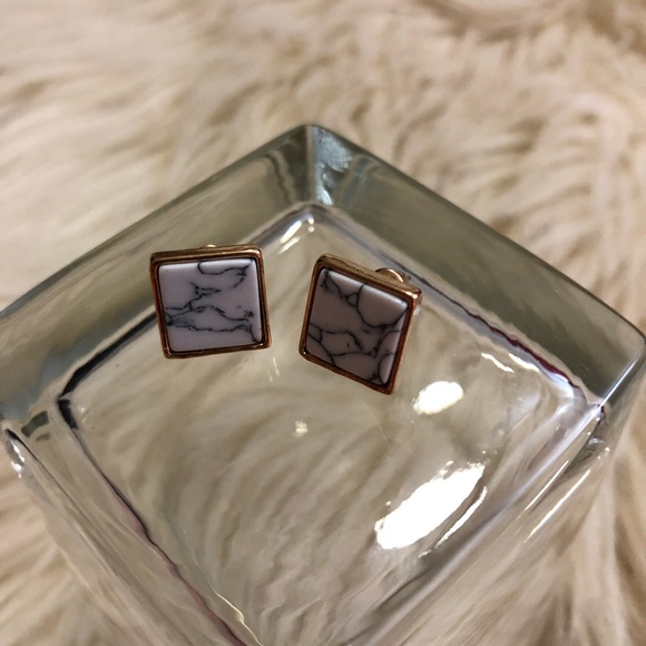 Marble & Gold square stud earrings - Picture 2 of 5